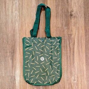 💥💥Brand new, Never used limited holiday Lululemon bag *Green💥💥